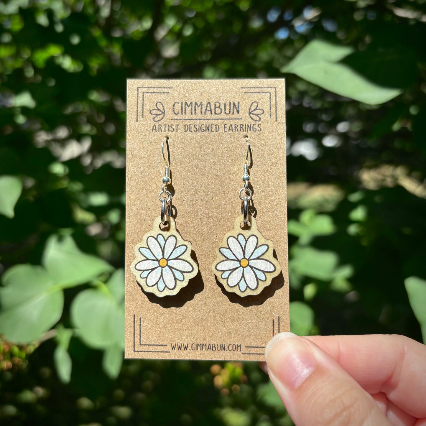 Daisy White Flower Earrings (Synthetic Wood, Lightweight, Sensitive Skin Friendly)